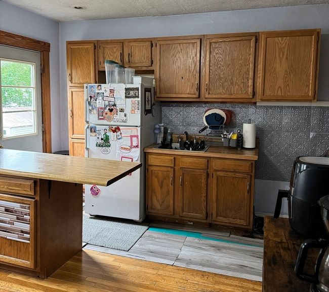 194 Fells Ave, House other with 3 bedrooms, 1 bathrooms and 4 parking in Medford MA | Image 4