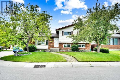 228 Rundlemere Rd Ne, Calgary, AB, T1Y3K8 | Card Image