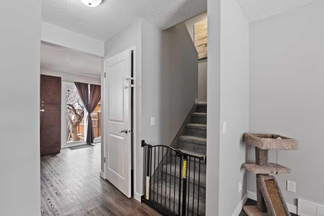 719 Whitehill Way Ne, Home with 3 bedrooms, 1 bathrooms and 2 parking in Calgary AB | Image 9