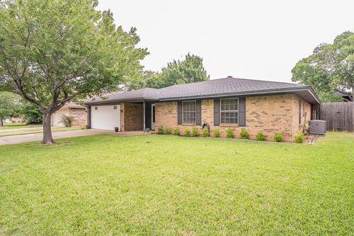 500 Emerson Dr, Euless, TX, 76039-3866 | Card Image