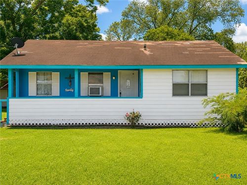 109 S Colorado St, Edna, TX, 77957-3163 | Card Image