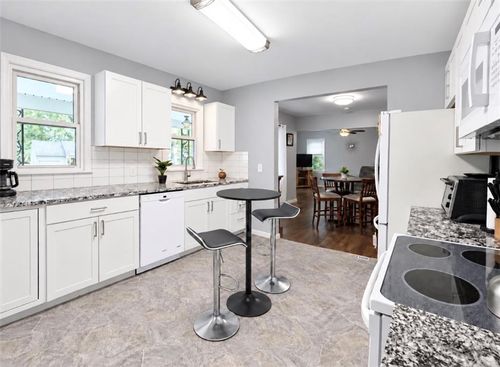 216 Moss Ave, Liberty, MO, 64068-2225 | Card Image