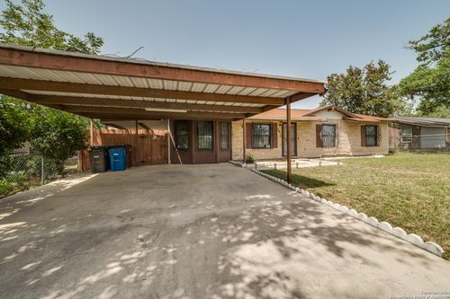 5915 Middlefield Dr, San Antonio, TX, 78242-1004 | Card Image