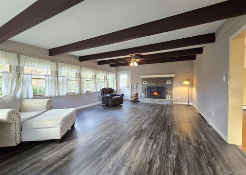 170 Forge Rd, Riverhead, NY, 11901-3126 | Card Image