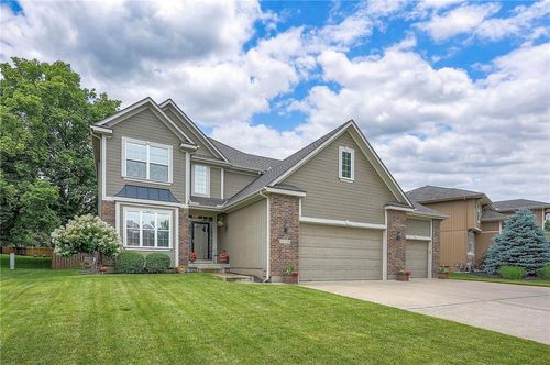 1105 Blazing Star Drive, Lee's Summit, MO, 64081 | Card Image