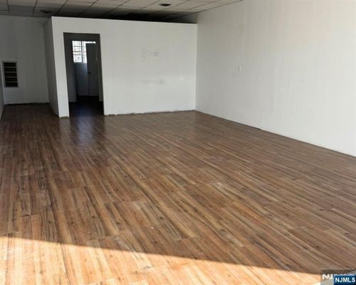 53 Kinderkamack Rd, Westwood, NJ, 07675-3043 | Card Image