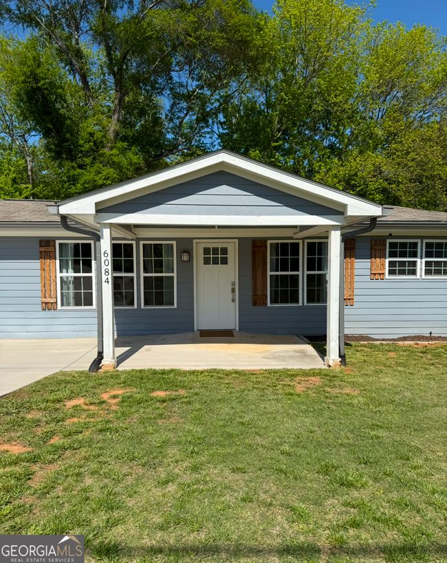6084 Lights Ferry Rd, House other with 2 bedrooms, 2 bathrooms and null parking in Flowery Branch GA | Image 4