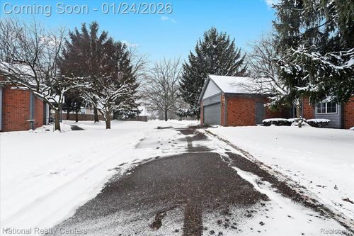 115-485 Winwood Cir, Walled Lake, MI, 48390-3573 | Card Image