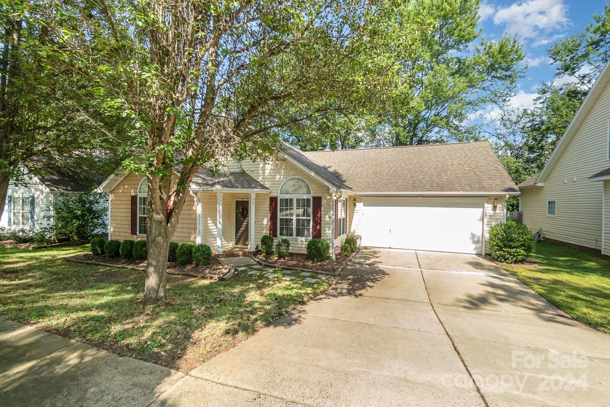Glencreek Ln, Huntersville, NC 28078