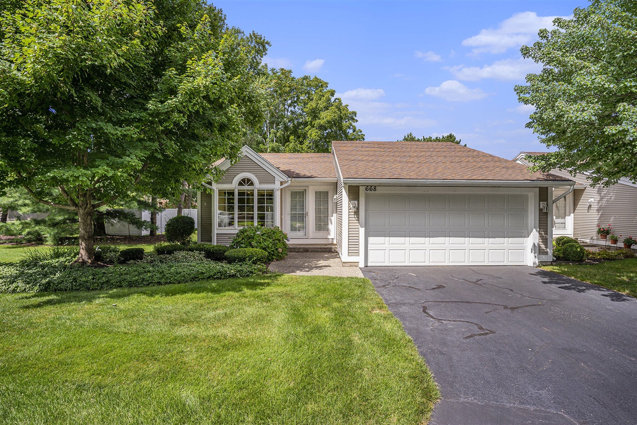 Appletree Dr, Holland, MI 49423