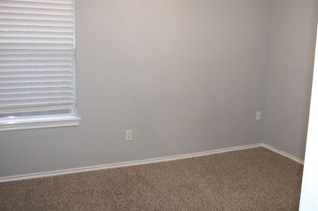 Unfurnished room with carpet flooring and baseboards | Image 11