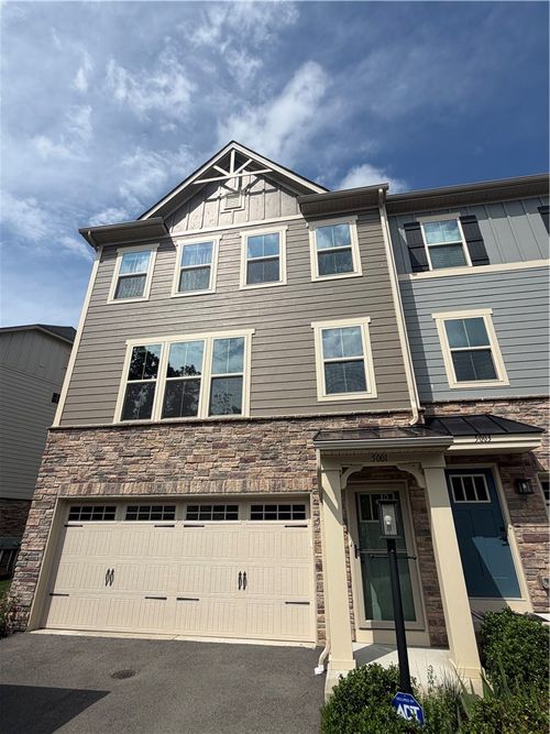 5001 Lampl Ln, Jeannette, PA, 15644-1021 | Card Image