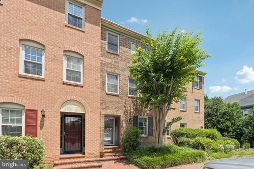 1272 S Washington St, FALLS CHURCH, VA, 22046-3848 | Card Image