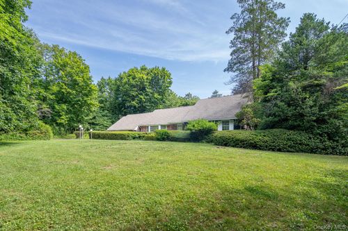 209 Southdown Road, Huntington, NY, 11743 | Card Image
