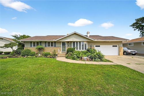 100 E Decker Dr, Seven Hills, OH, 44131-2736 | Card Image