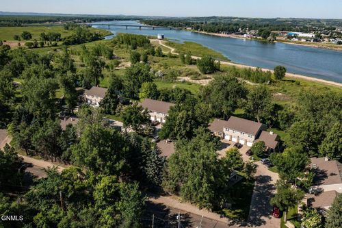 120 Riverside Park Rd, Bismarck, ND, 58504-5385 | Card Image