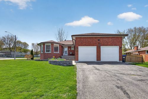 100 Peel St, Penetanguishene, ON, L9M1C3 | Card Image