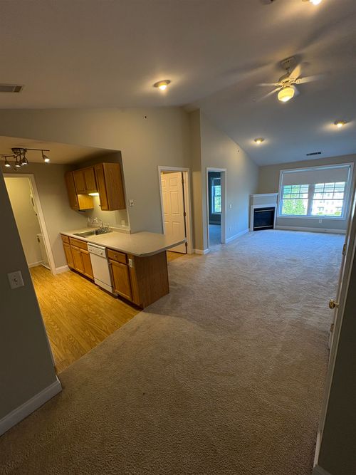 unit-96-2 Crestview Cir, Londonderry, NH, 03053-2473 | Card Image