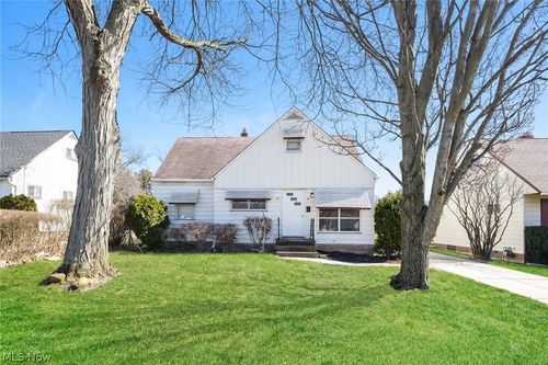 6045 Dunham Rd, Maple Heights, OH, 44137-4407 | Card Image