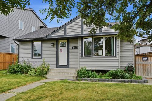 1037 Regal Crescent Ne, House with 2 bedrooms, 2 bathrooms and 4 parking in Calgary AB | Card Image