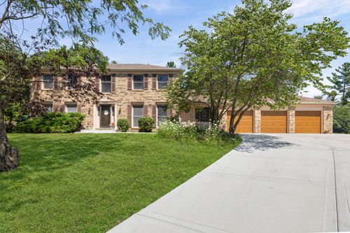 740 Cambridge Dr, Burr Ridge, IL, 60527-6272 | Card Image
