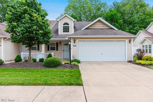 35b-7451 Willow Woods Dr, North Olmsted, OH, 44070-6329 | Card Image
