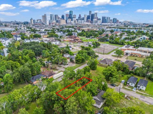 3006 Dennis St, Houston, TX, 77004-1810 | Card Image