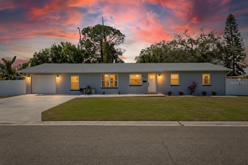 8050 Carolyn St Ne, ST PETERSBURG, FL, 33702-3840 | Card Image