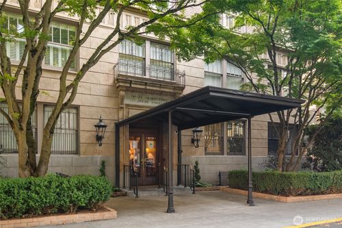 apt-700-1223 Spring St, Seattle, WA, 98104-3574 | Card Image