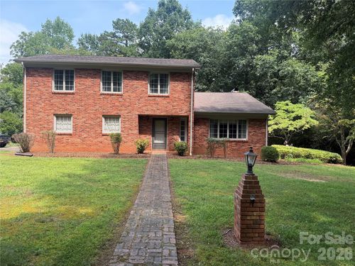 2015 39th Ave Ne, Hickory, NC, 28601-8273 | Card Image