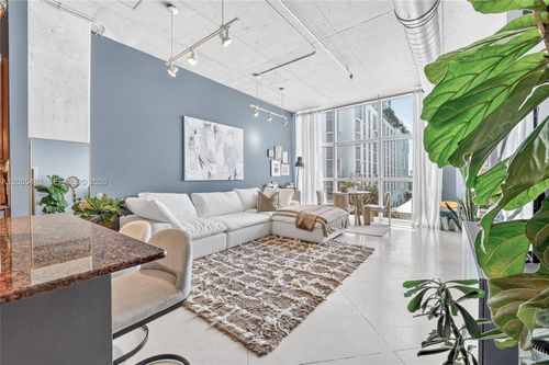 2414-2001 Biscayne Blvd, Miami, FL, 33137-5009 | Card Image