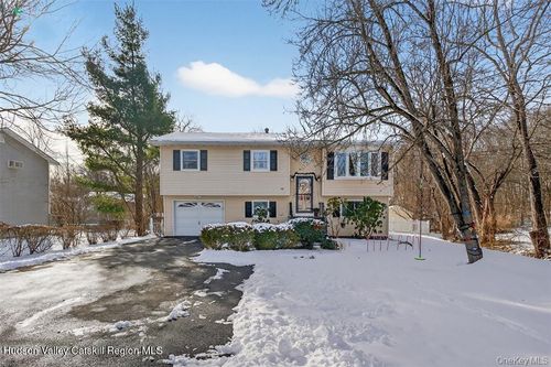 95 Sutton Park Rd, Poughkeepsie, NY, 12603-5637 | Card Image