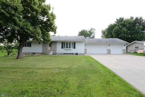 404 Ash Dr, Mooreton, ND, 58061-4115 | Card Image