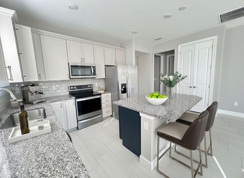 4016-4016 Basket Oak Cir, Vero Beach, FL, 32967-6100 | Card Image