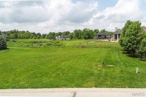 305 Forest Oaks Dr, Caseyville, IL, 62232-2821 | Card Image