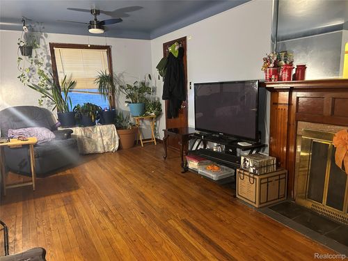 18415 Edinborough Rd, Detroit, MI, 48219-2824 | Card Image