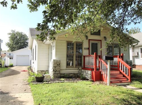 3221 Champaign Ave, Mattoon, IL, 61938-2257 | Card Image