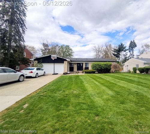 17060 Jeanette St, Southfield, MI, 48075-7019 | Card Image