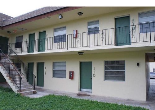 d214-4800 Nw 24th Ct, Lauderdale Lakes, FL, 33313-3365 | Card Image