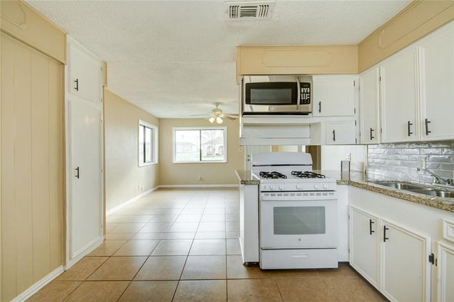 222 S Avenue G, House other with 4 bedrooms, 3 bathrooms and null parking in Freeport TX | Image 11