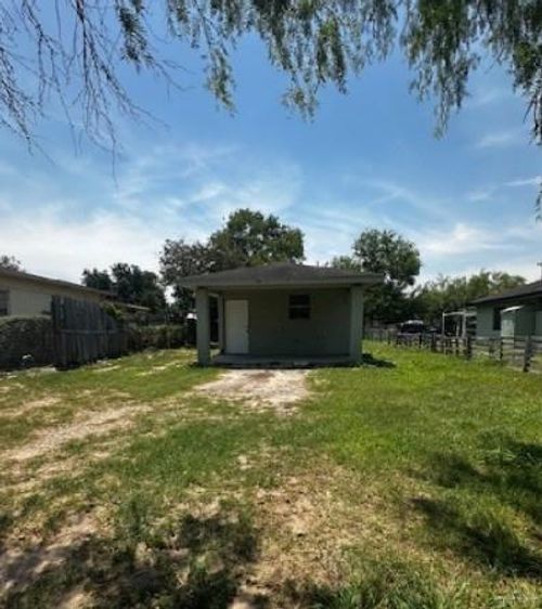 111 N 7th St, Donna, TX, 78537-2608 | Card Image