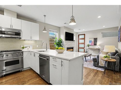 527 Josephine St, Denver, CO, 80206-4210 | Card Image