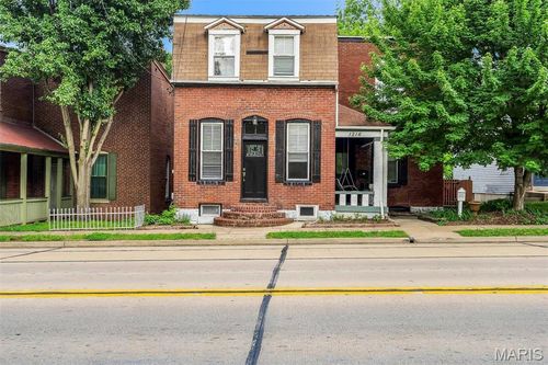 1216 N 5th St, Saint Charles, MO, 63301-1932 | Card Image