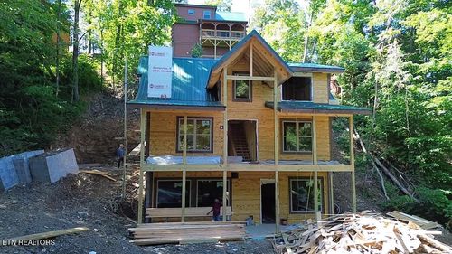 3210 Pine Way, Pigeon Forge, TN, 37863-4321 | Card Image