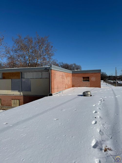 2055 Sw Clay St, Topeka, KS, 66604-3078 | Card Image