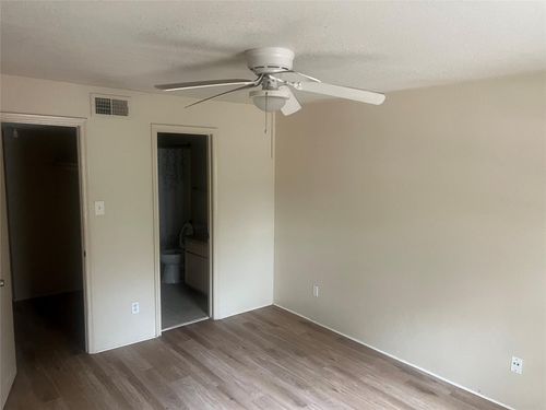 10737 Braes Bend Dr, Houston, TX, 77071-1139 | Card Image
