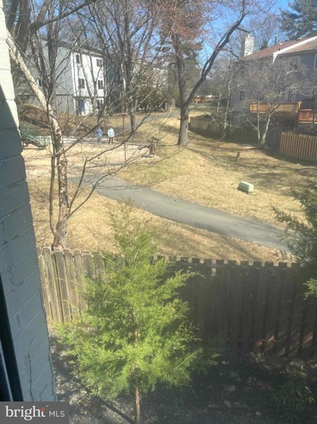 1496 Roundleaf Ct, Townhouse with 3 bedrooms, 3 bathrooms and null parking in RESTON VA | Image 4