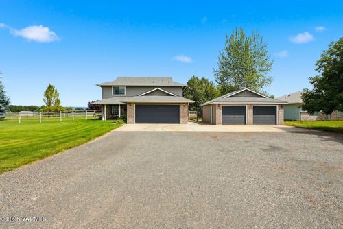 3111 S 99th Ave, Yakima, WA, 98903-9275 | Card Image