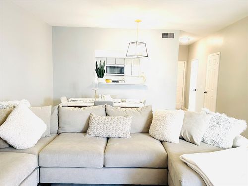 7284-7284 Regency Square Ct, Houston, TX, 77036-3115 | Card Image