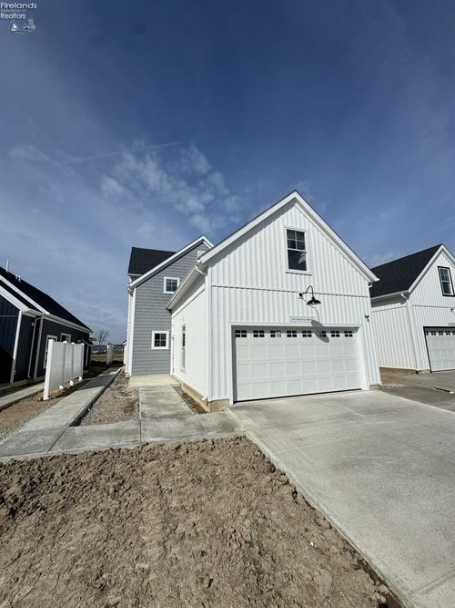 2341 Chateau Drive, Port Clinton, OH, 43452 | Card Image